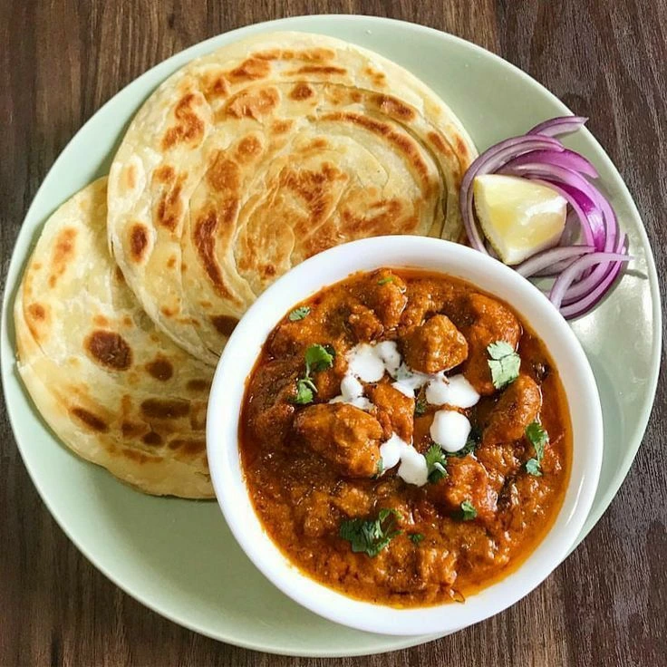 CHICKEN CURRY AND LACCHA PHARATHA (Half)